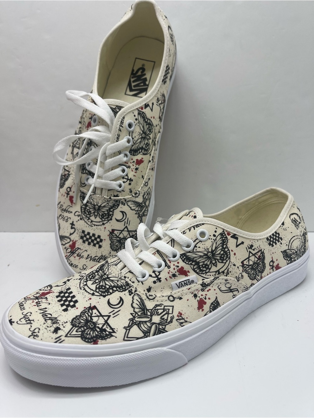 Vans Men’s Autentic Butterfly Journal Marshmallow
VN0A5KS9KIG Sneakers
Tattoo - Picture 15 of 16